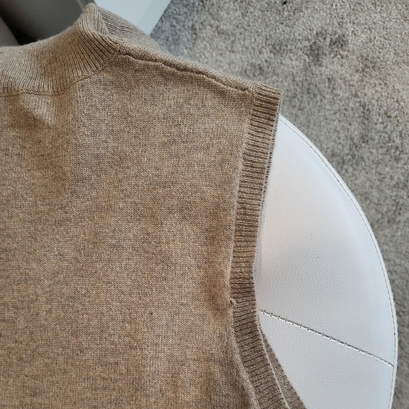 Halston Wool/ Cashmere Sweater - Picture 9 of 9